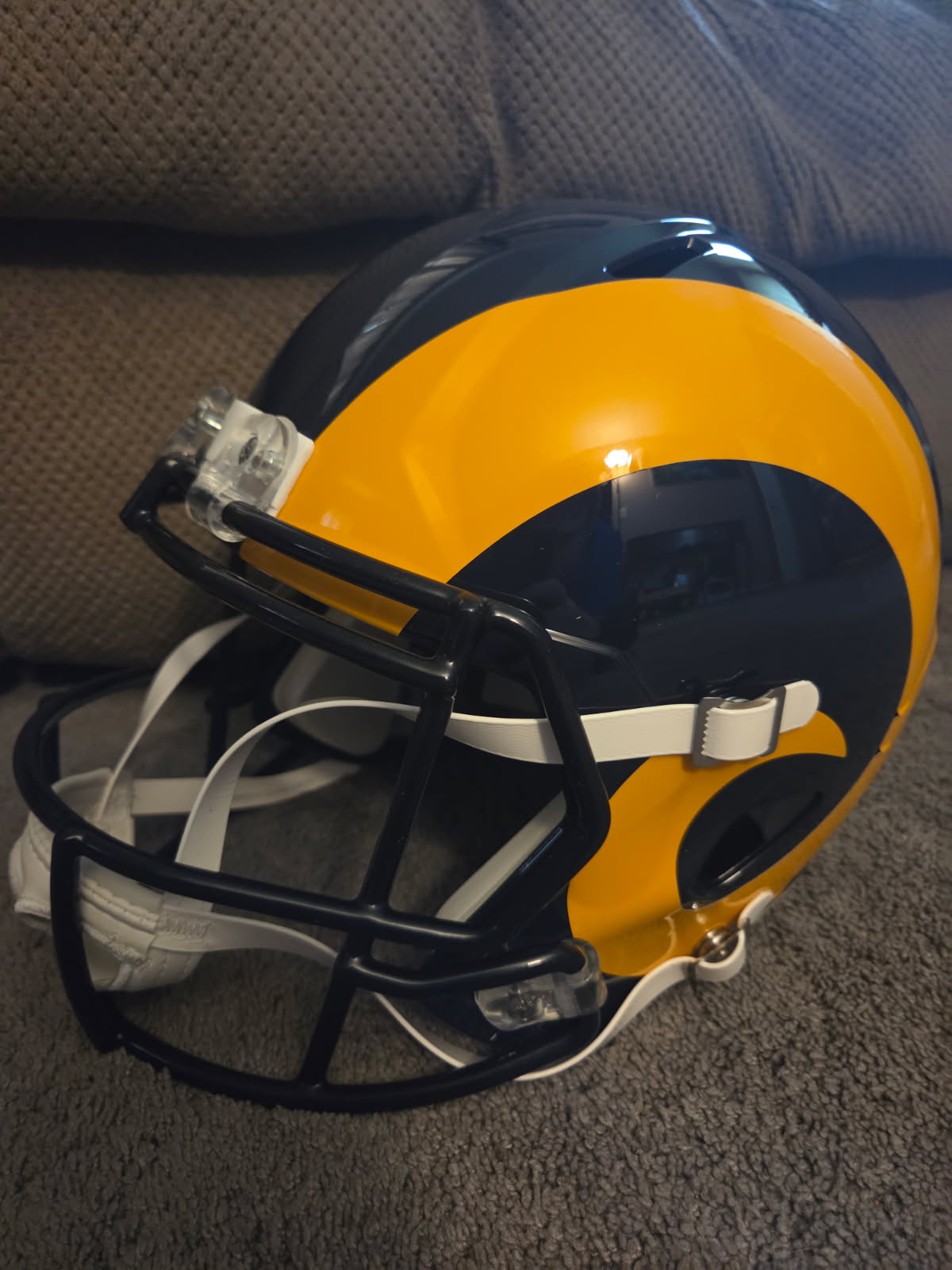 Henry Ellard Signed Rams Full-Size Speed Helmet (Schwartz)